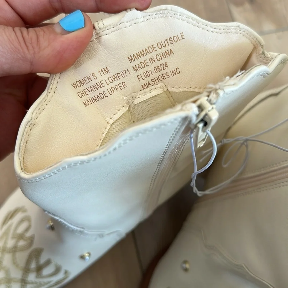 NEW MIA Cheyenne Embroidered Pearl Accent Zip Ankle Boots Western Cowboy Sz 11